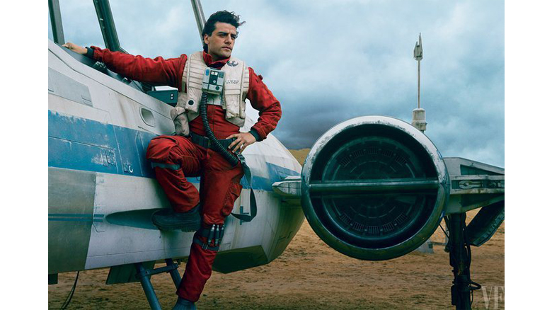  El piloto Poe Dameron (Oscar Isaac) sobre su nave espacial. Vía Vanity Fair.