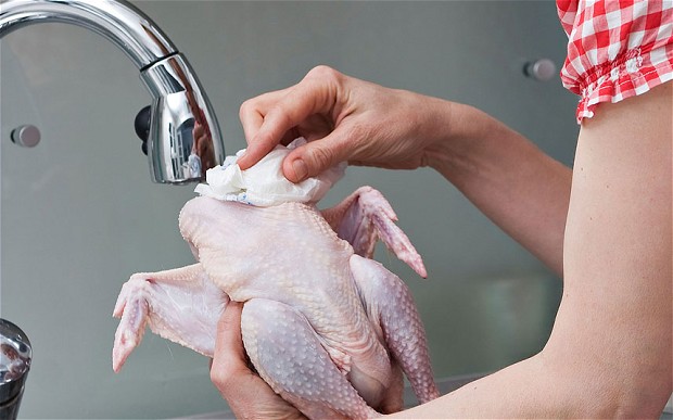 Washing_chicken_CN_2942922b