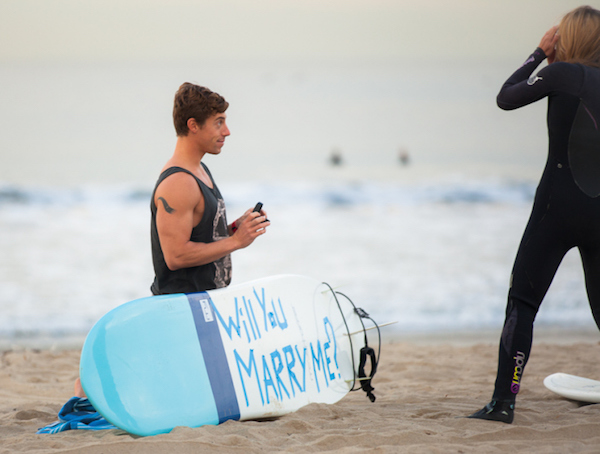 Surfing-Marriage-Proposal-_-Cool-Marriage-Proposal-Ideas_1077
