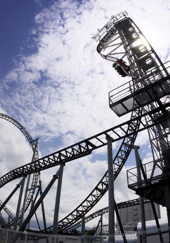 People ride on Fuji-Q Highland amusement park world's steepest roller coaster "Takabisha" with a free falling angle of 121 degrees, at a press preview at Fujiyoshida city in Yamanashi prefecture on July 8, 2011. The Takabisha stands 43m tall and is 1,000m in distance and will open at the park on the foothills of Mt. Fuji on July 16. AFP PHOTO / Yoshikazu TSUNO