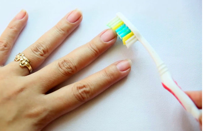 How-to-Clean-Your-Fingernails