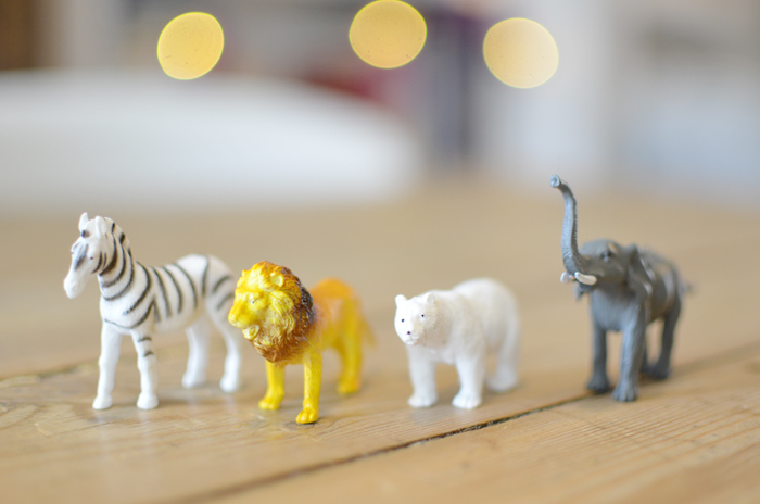SPRAY-JAR-GOLD-ANIMALS-DIY.6