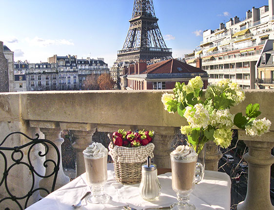 1-paris-balcony-with-eiffel-tower-view