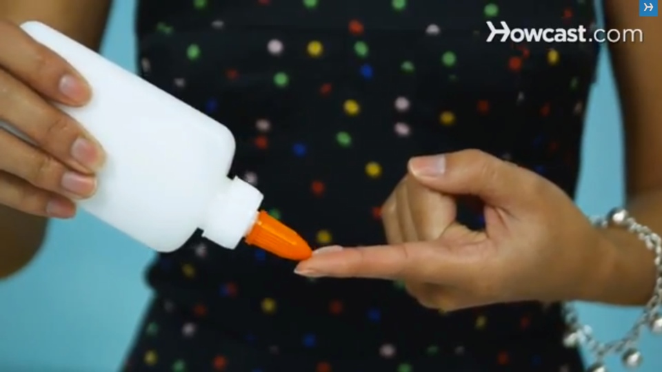 Remove-a-Splinter-Using-Elmers-Glue