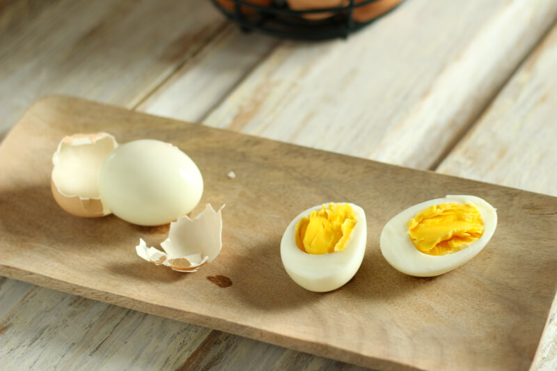 farm-fresh-eggs-peel