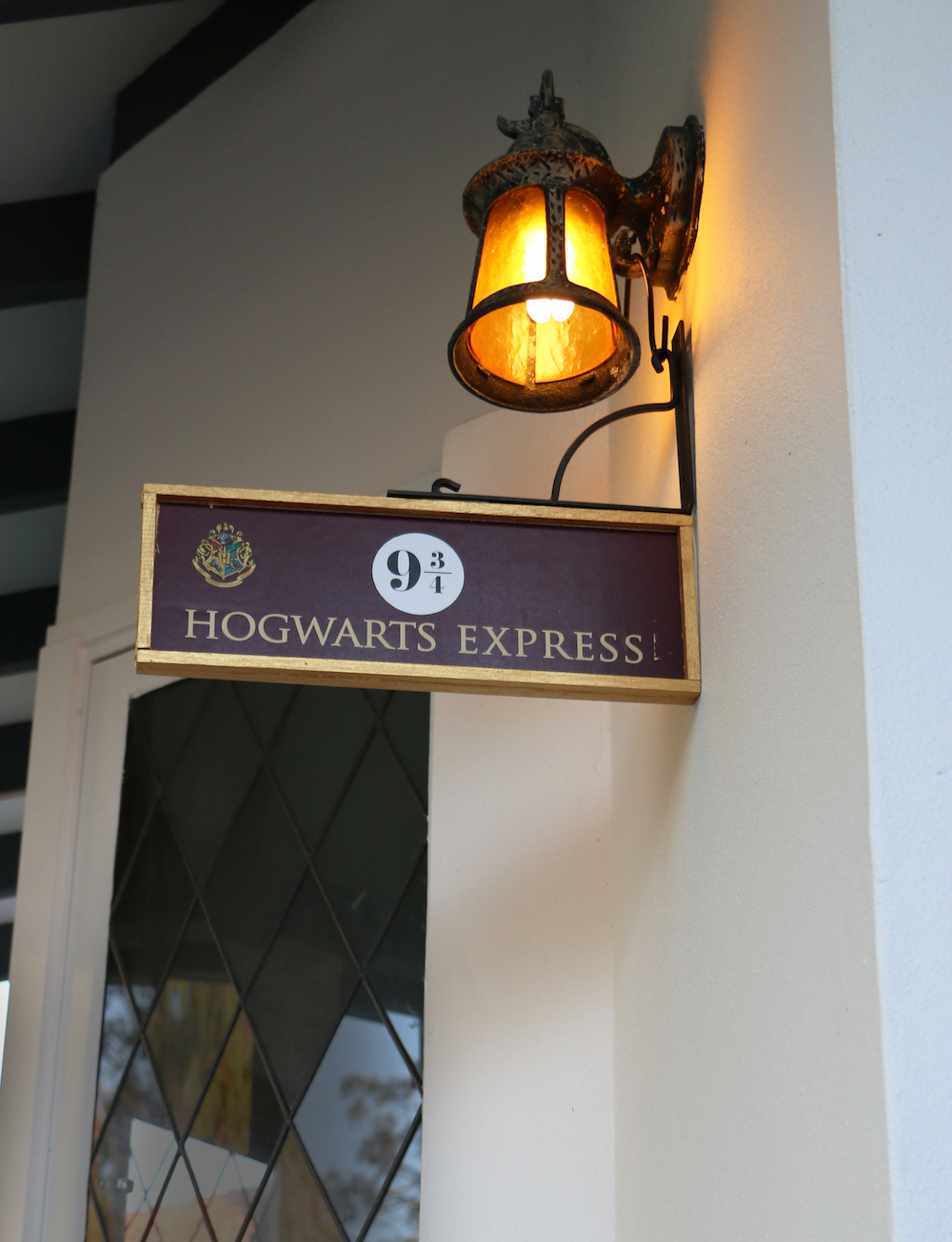 hogwarts-express-signage-A-Harry-Potter-Hogwarts-Dinner-Party