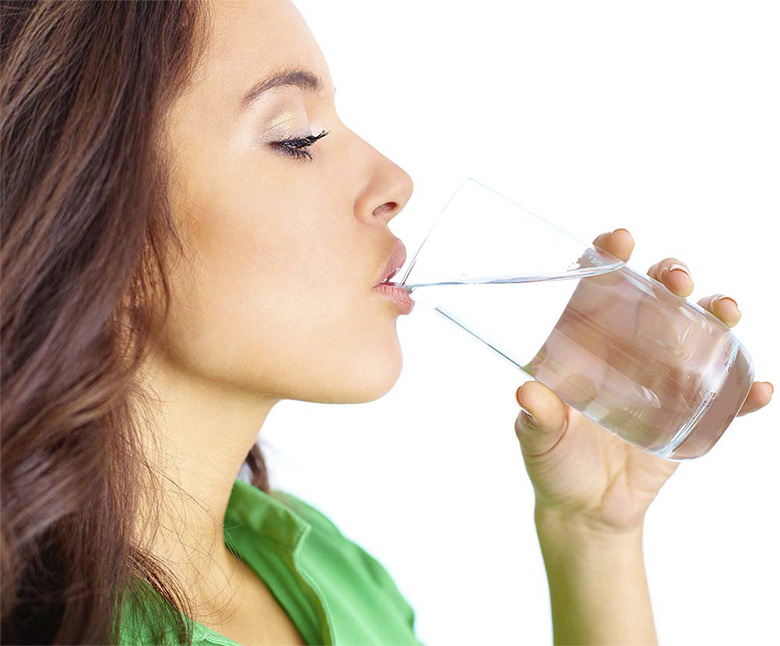 woman-drinking-water