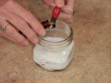 adding_essential_oil_to_baking_soda_m