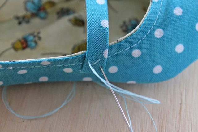 baby-shoes-sew-straps