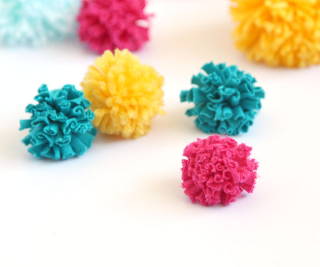 make-pompoms-fast-easy-apieceofrainbowblog-11