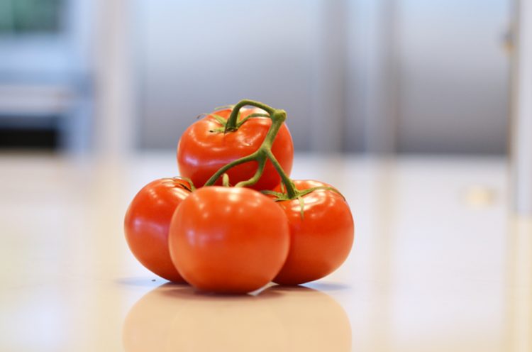 tomatoes-1-750x496