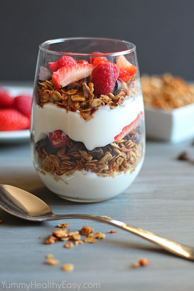 granola-parfait-strawberry-raspberry-and-chocolate