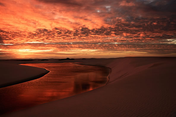 puesta-de-sol-en-lencois-maranhenses