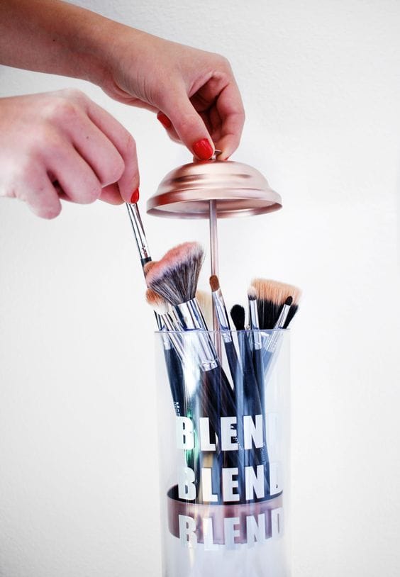 10 organizadores de cosméticos que puedes hacer con materiales reciclados 10