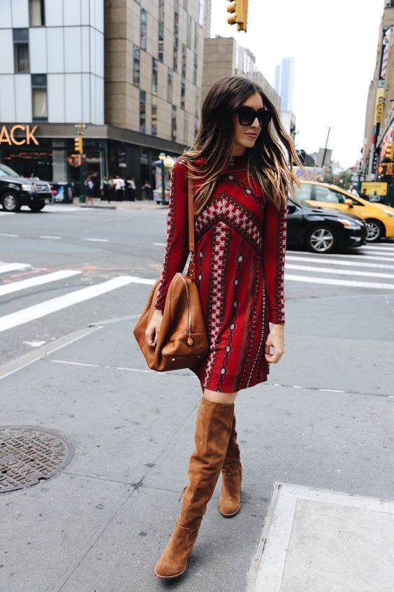 10 ideas para usar vestido con botas y no morir frío 6