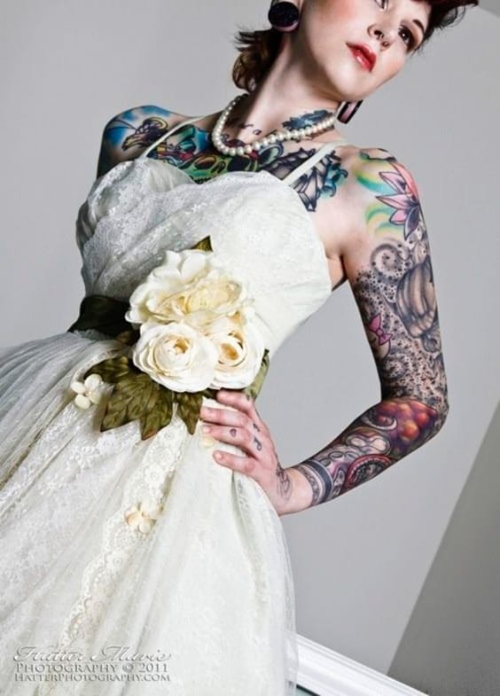 como-lucir-los-tatuajes-en-tu-vestido-de-novia