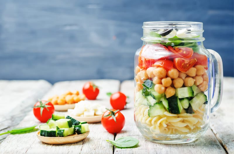 ensaladas-con-pasta-en-mason-jars-