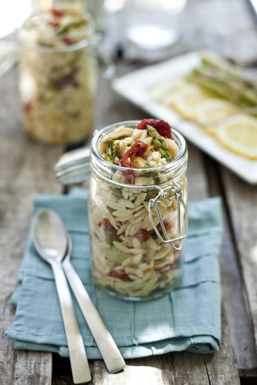 ensaladas-con-pasta-en-mason-jars-