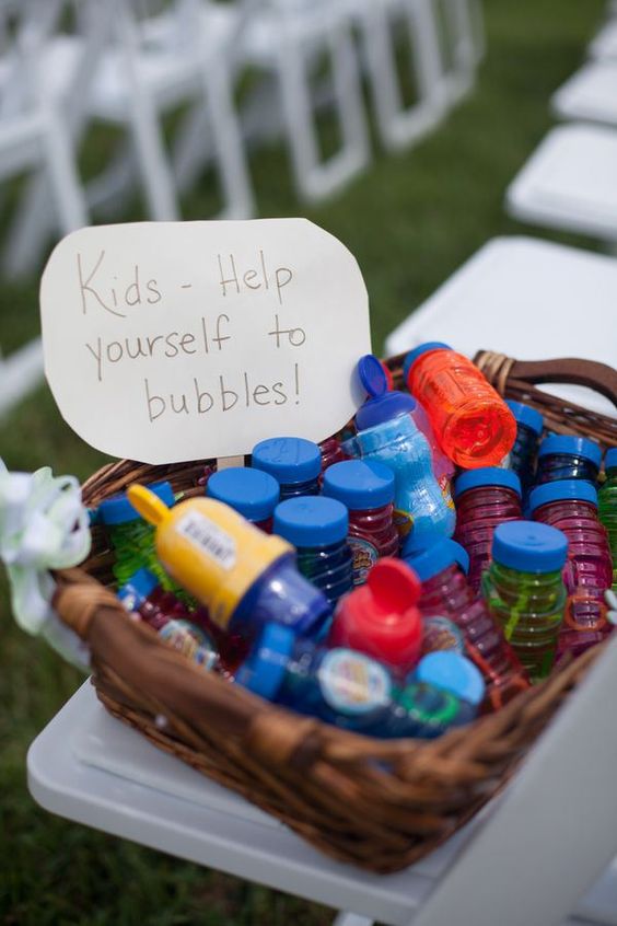 10 ideas geniales si vas a tener mesa de niños en tu boda 4