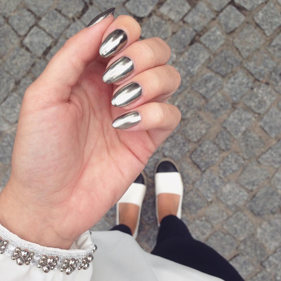 10 manicures que te harán amar las uñas espejo 9