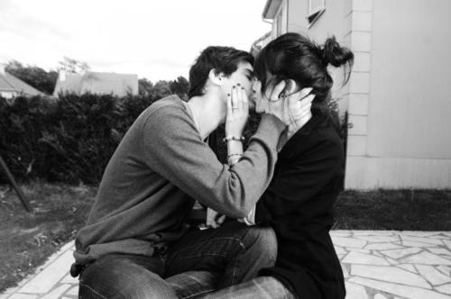 black-and-white-couple-cute-kiss-love-Favim.com-188042_large