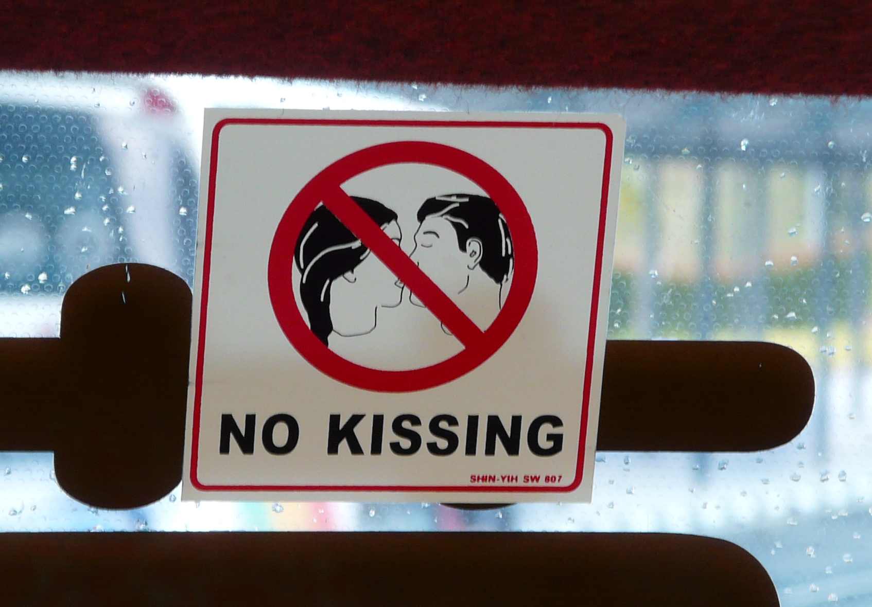 no-kissing-melaka