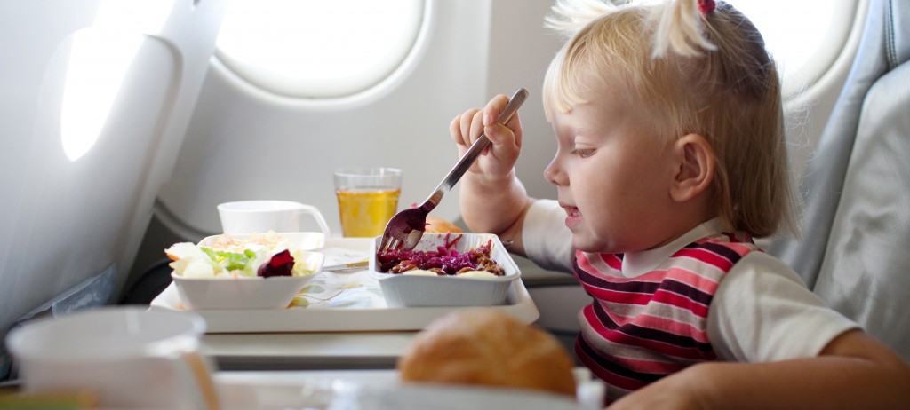 Niños que viajan solos en avión: ¿cómo funciona el servicio?