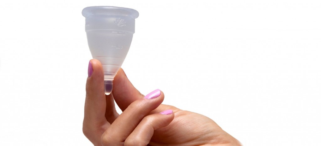 ¿Cómo colocar y retirar una copa menstrual?
