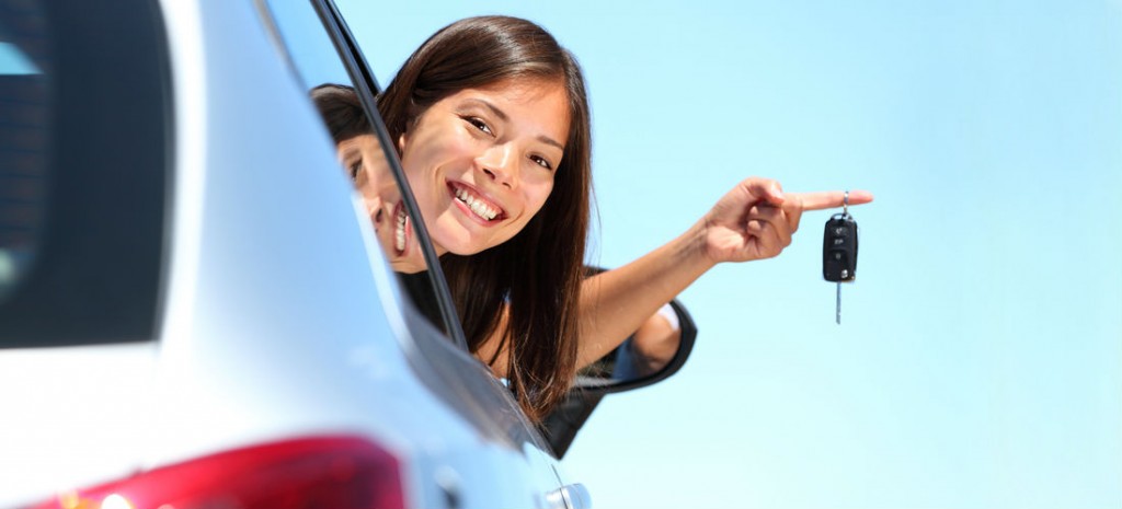 ¡Mujeres al volante! Tips básicos para viajar en carretera