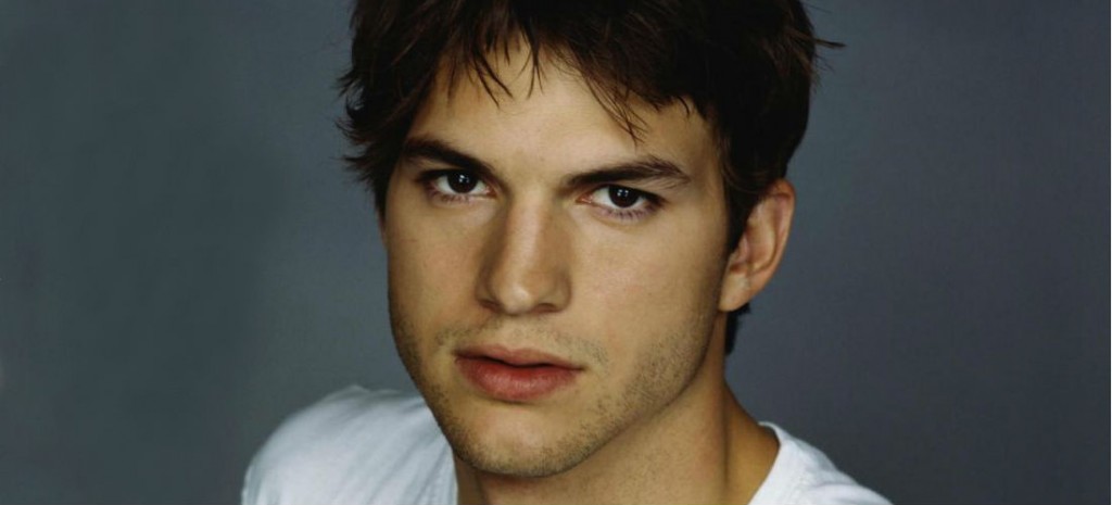 Ashton Kutcher se luce con regalo para su mamá…