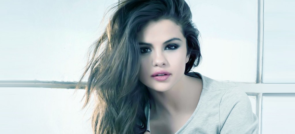 Selena Gomez cautiva con vestido rojo Cancún