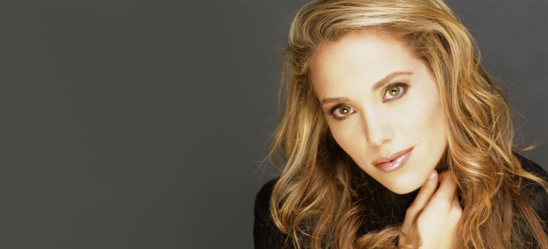 ¡Feliz cumpleaños a Elizabeth Berkley!