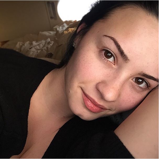 selfies-sin-maquillaje-famosas-y-celebridades-al-natural-6