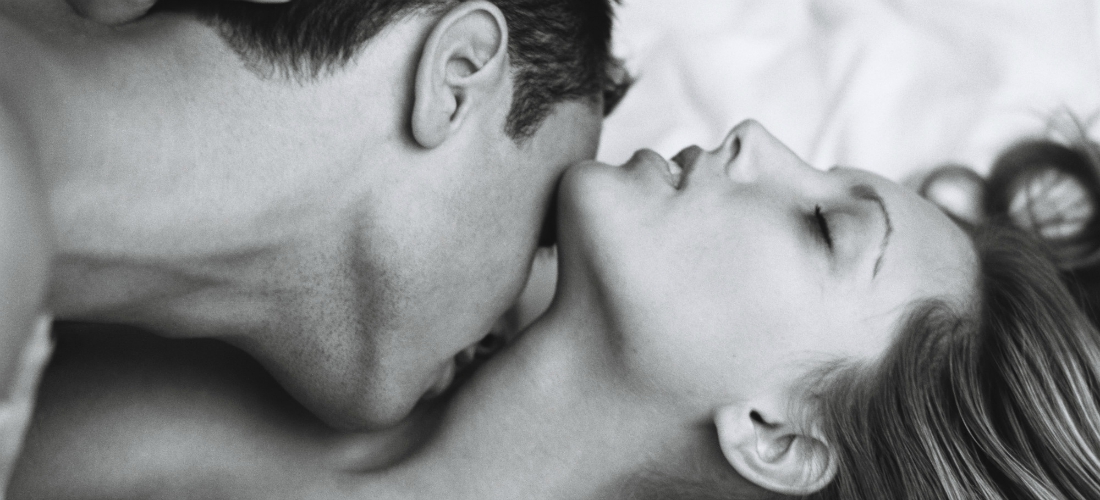 10 tipos de besos que nos encantan a las mujeres