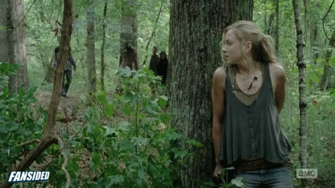 The_Walking_Dead_S04E12G3-Beth-Hides-from-Walkers