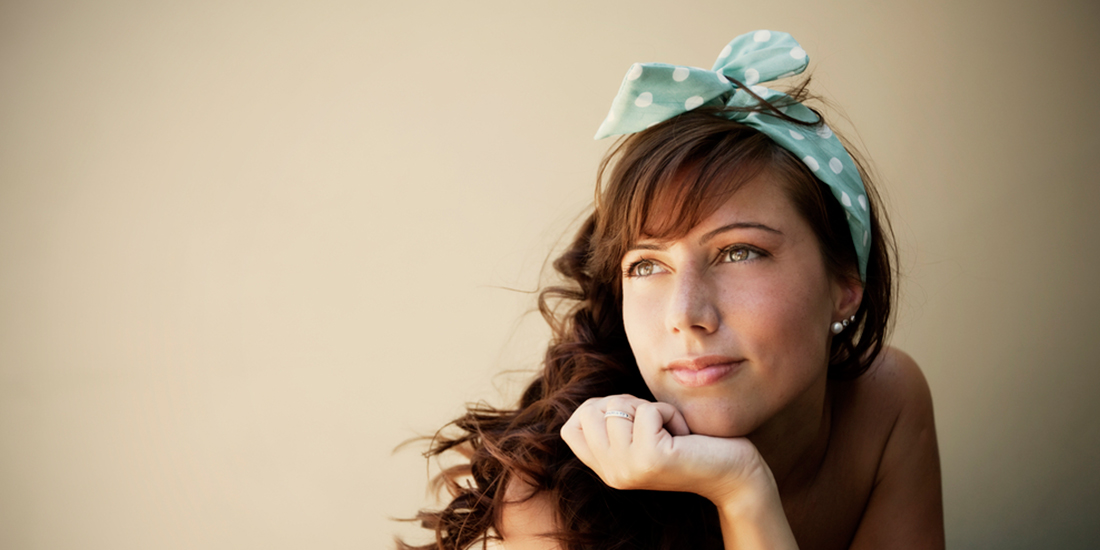 Formas de usar una headband para cabello largo y corto