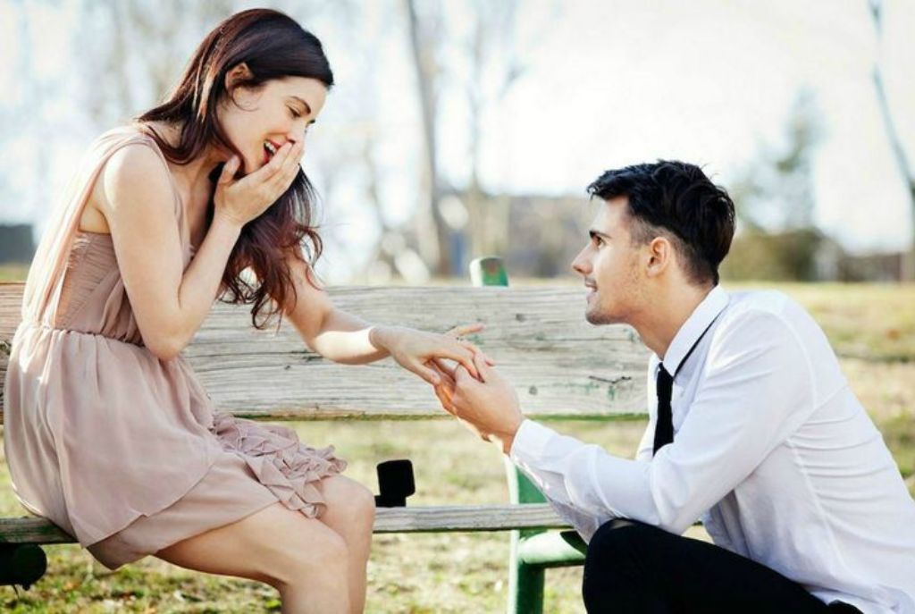 hombre comprometido con su relación