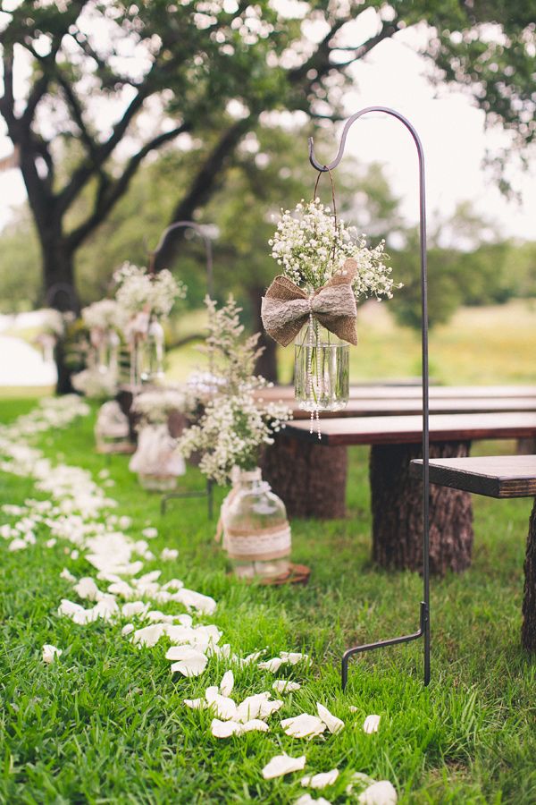 burlap-aisle-runners-for-weddings-with-babys-breath