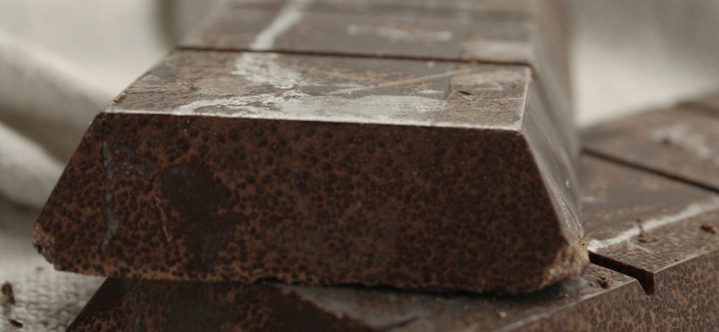 ¿Cómo hacer tablillas de chocolate tradicional?