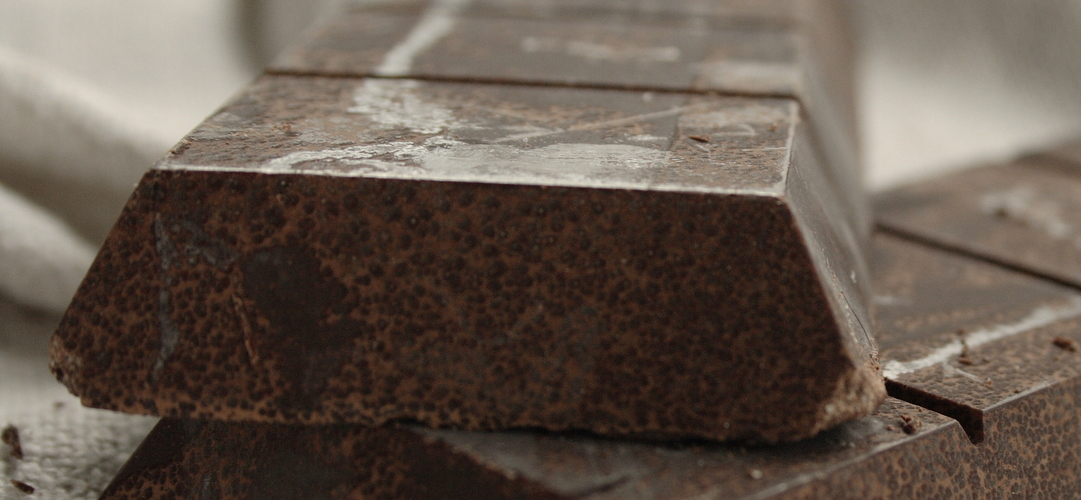 ¿Cómo hacer tablillas de chocolate tradicional?