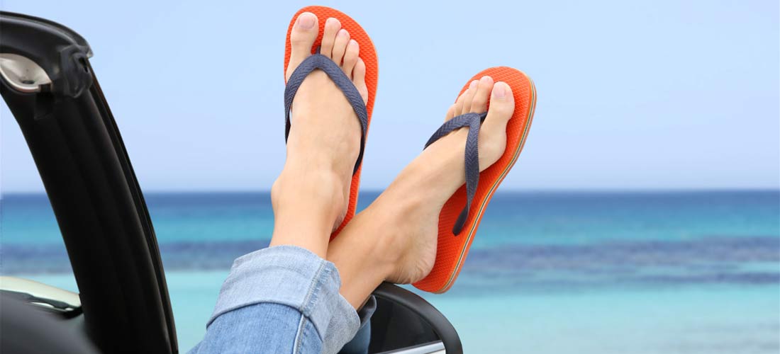 ¿Llevas flip-flops a todas partes? Mira cómo afectan tu salud