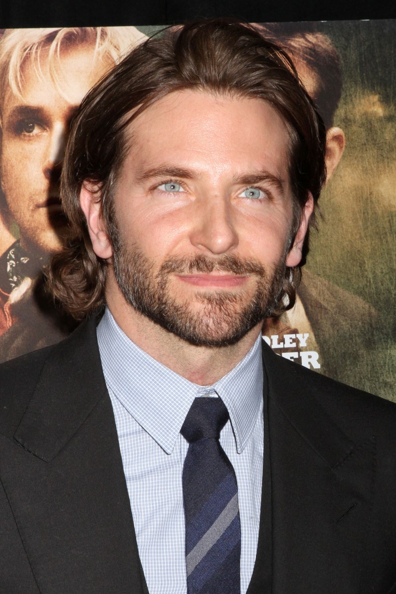 galanes con barba y bigote bradley-cooper