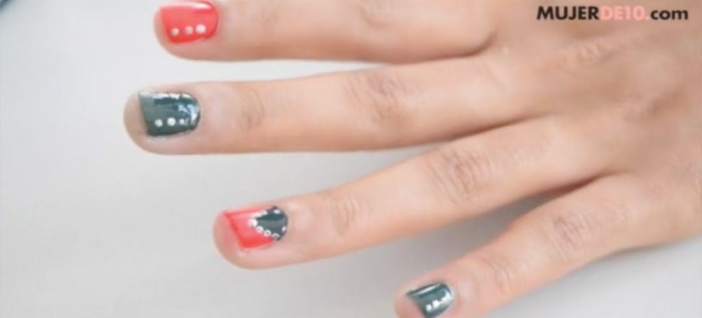 Diseño de uñas navideño fácil