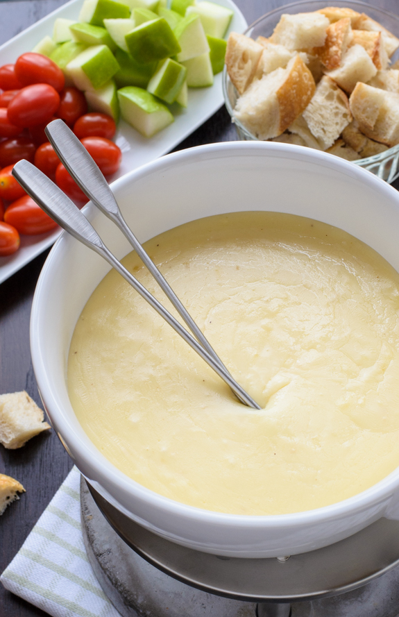 The-best-cheese-fondue-recipe.-So-easy-and-your-friends-will-be-totally-impressed-Includes-tips-and-what-to-dip-in-cheese-fondue-too