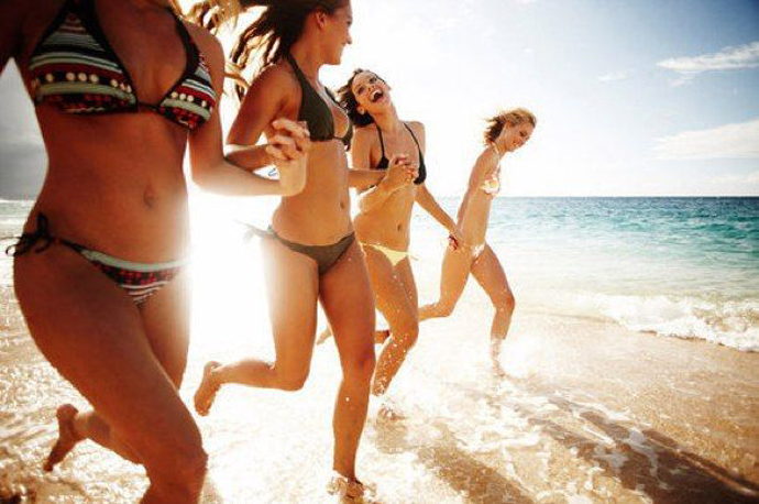 beach-friends-girls-sand-smiles-water-Favim.com-44905