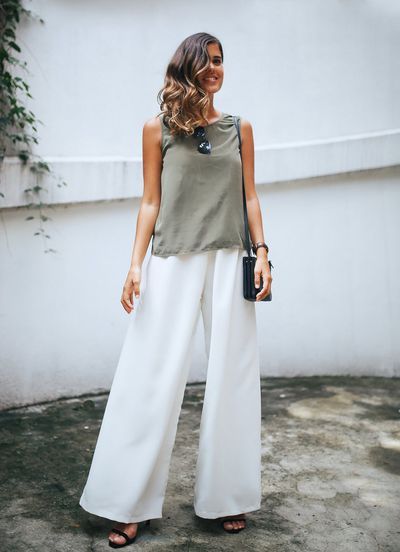 pantalon con blusa por fuera