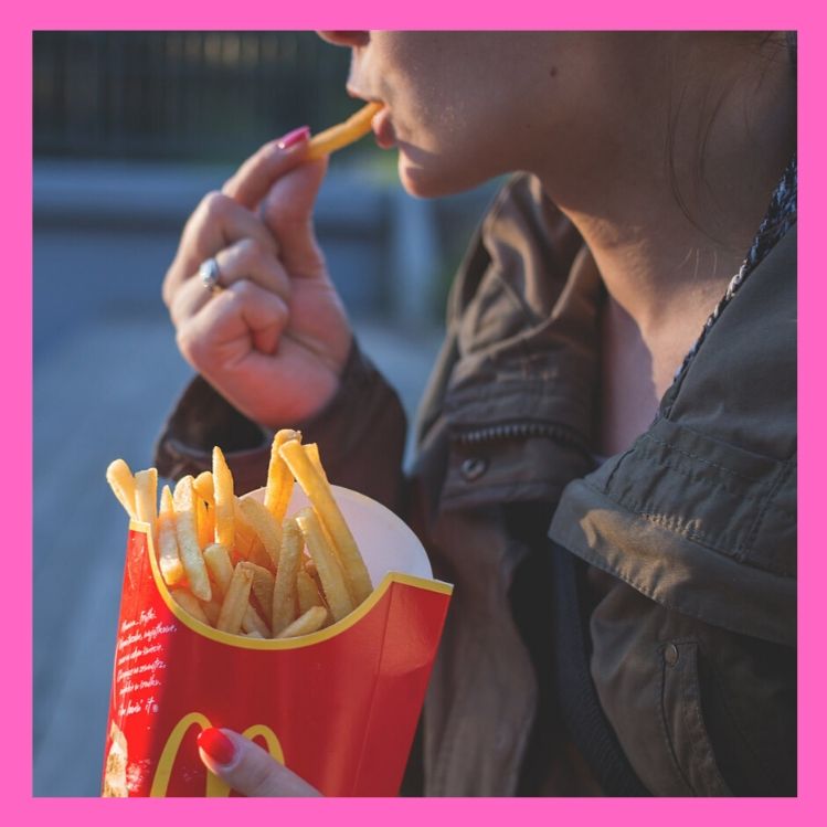 Estudio revela que la comida chatarra no es la causante de la obesidad
