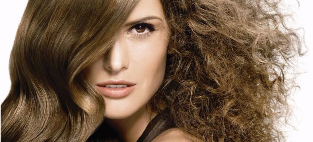 Cómo eliminar el frizz para lucir un cabello sedoso