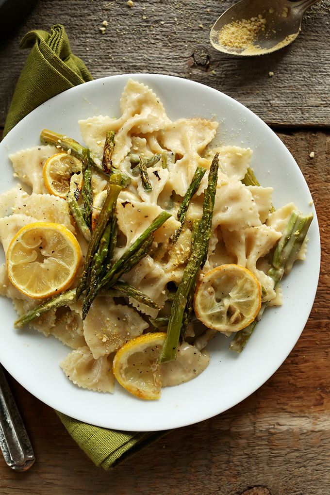 30-minute-Creamy-Vegan-Lemon-Asparagus-Pasta-9-ingredients-delicious-white-sauce-thats-butter-and-dairy-free-vegan-and-SO-delicious