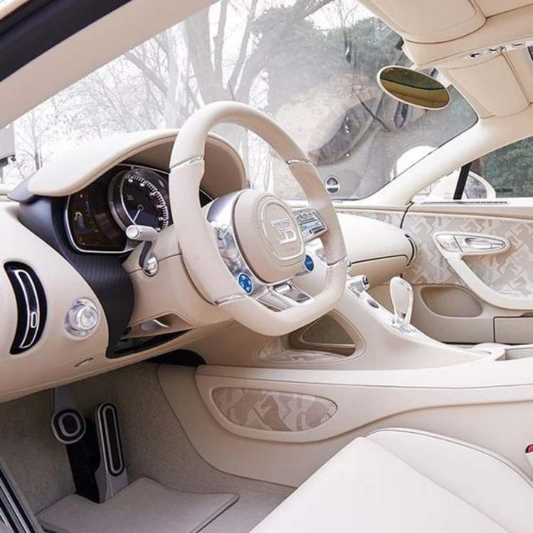 10 cosas que toda mujer necesita tener en su auto
